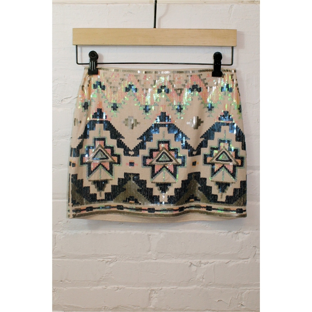 EXPRESS | Sequence Pattern Mini Skirt